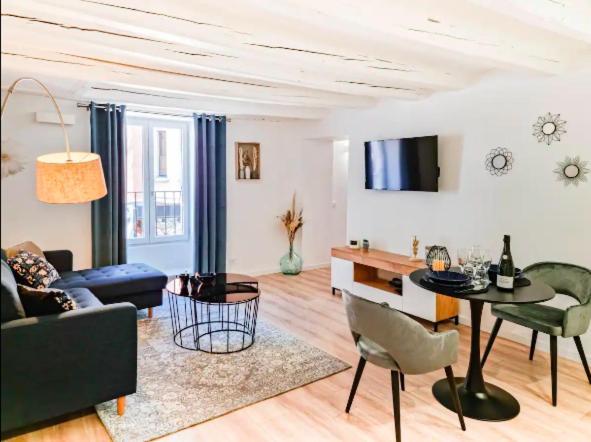 Majord'Home Spa 4*-L'Elegance-Balneo Vieille Ville Annecy Bagian luar foto