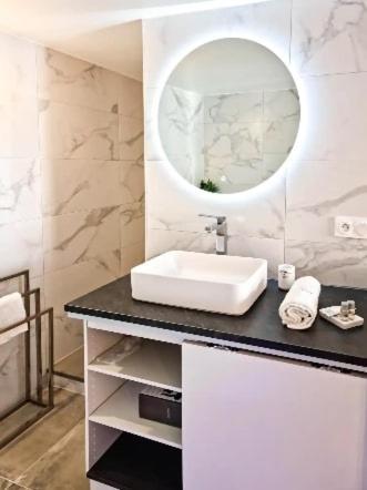 Majord'Home Spa 4*-L'Elegance-Balneo Vieille Ville Annecy Bagian luar foto